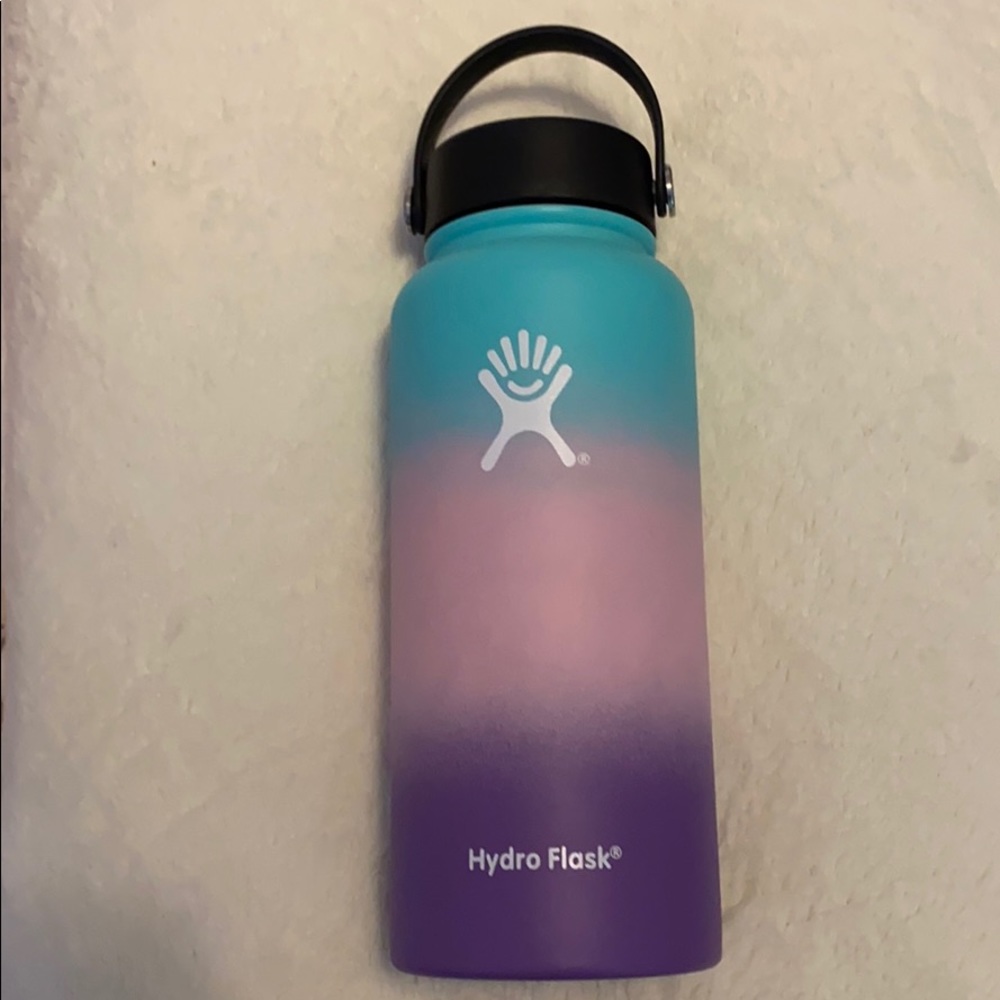NWOT Colorful Water Bottle 💕 32oz